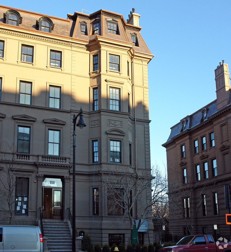 Foto del edificio - 132-134 Beacon St