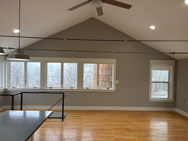 Foto del edificio - 115 N Maple St