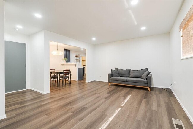 Building Photo - 3613 NW 53rd St