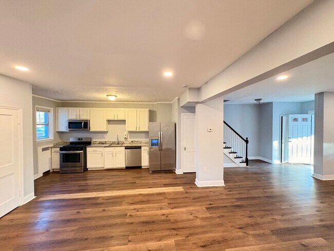 Building Photo - 3840 Dolfield Ave