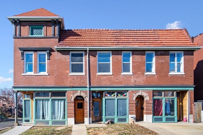 Building Photo - 2807 Miami St