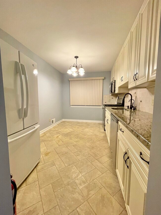 32 Crossgate Rd Unit 1, Jersey City, NJ 07305 Condo for Rent in