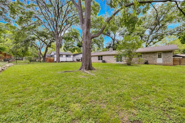 Foto del edificio - 11405 Oakwood Dr