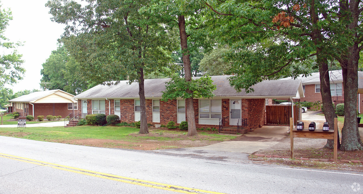 Foto principal - Mitchell Road Duplex Apartments