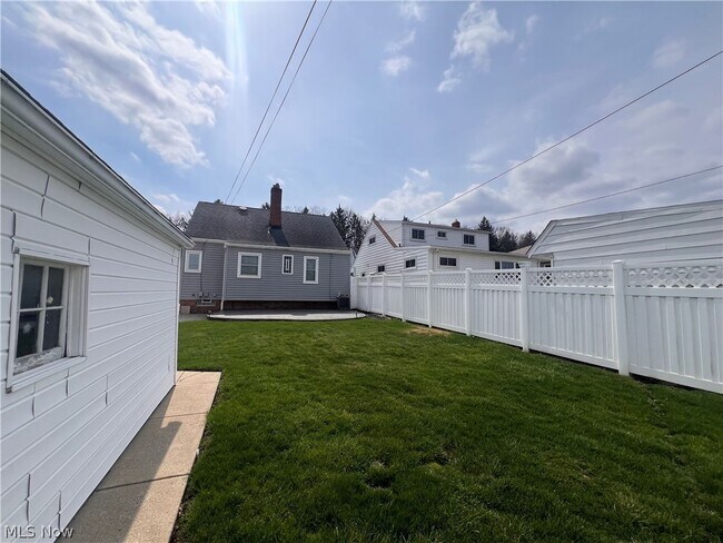 Foto del edificio - 3006 Torrington Ave