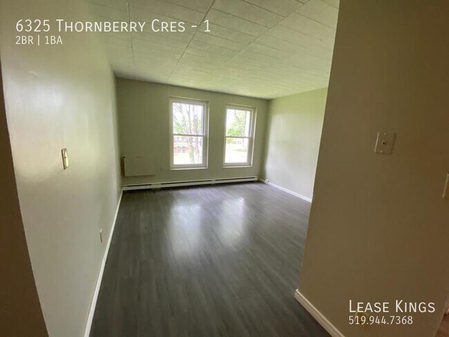 Photo du bâtiment - EAST WINDSOR CONDO WITHIN WALKING DISTANCE...