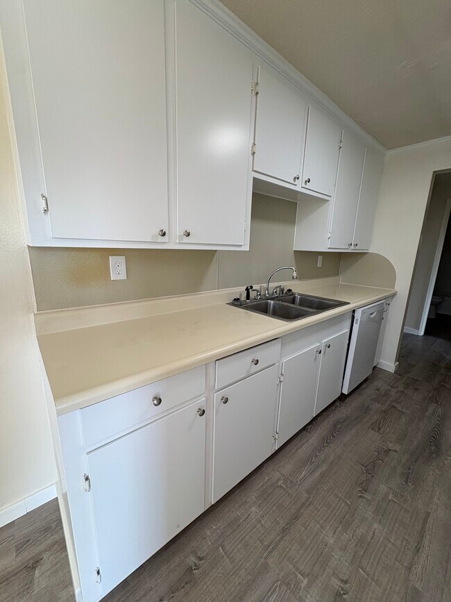 Foto del edificio - 6810 NW Anderson Ave