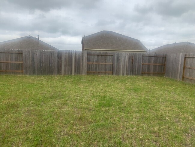 Building Photo - 3 Bedroom Single Family Home in Baytown