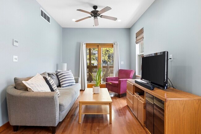 Foto del edificio - 419 E 3rd St