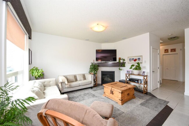 Building Photo - 48 Skyview Springs Cres NE