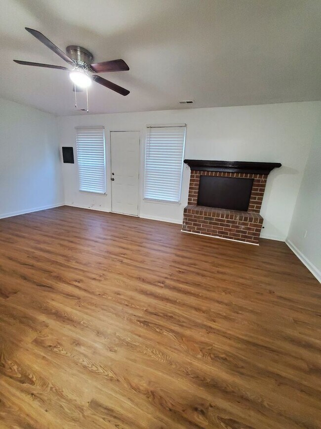 Foto del edificio - Two Bedroom Townhome in Churchland!