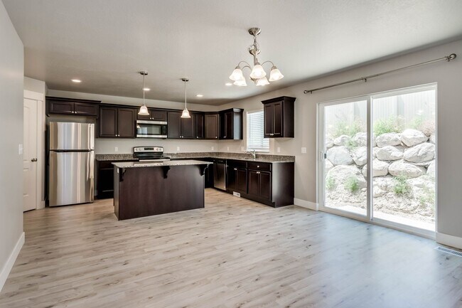 Foto del edificio - Incredible New Build Home for Rent in Sara...