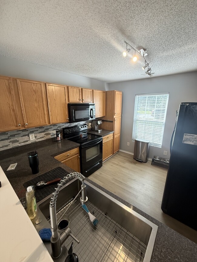 Building Photo - 170 Bellegrove Dr