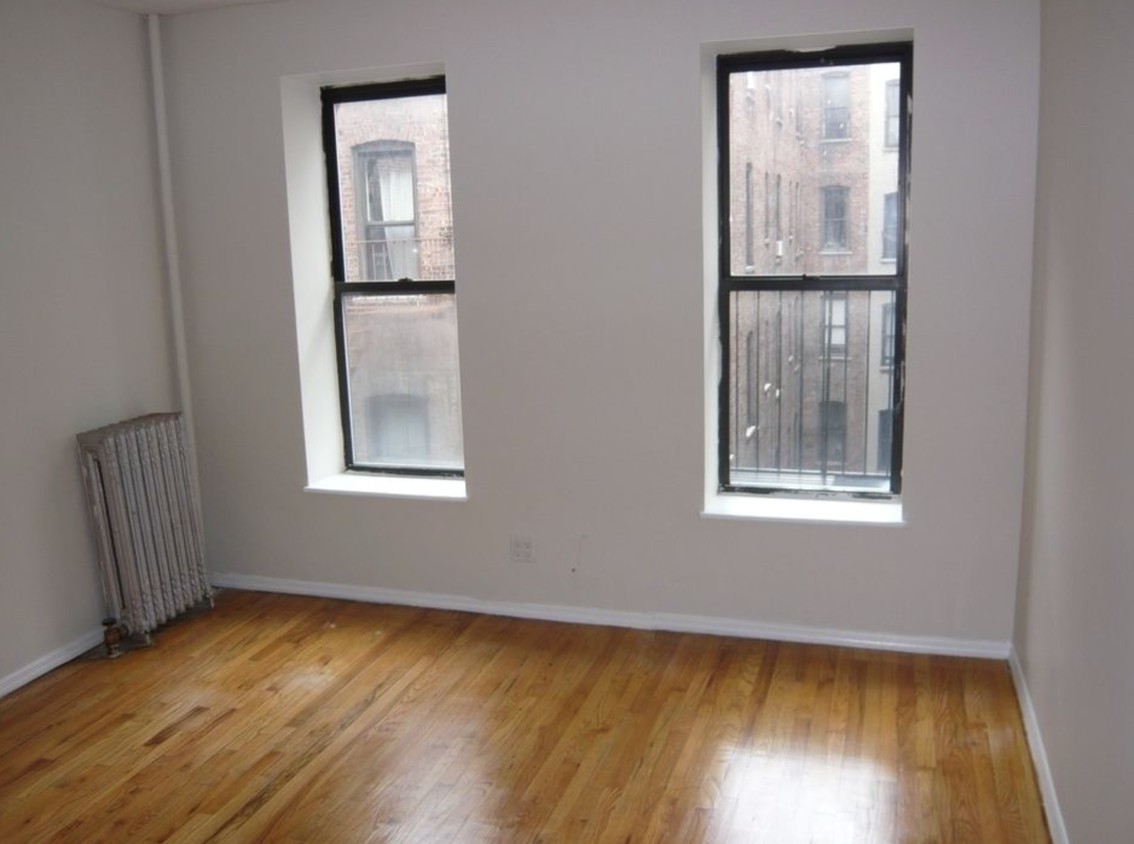 Foto principal - 208 W 102nd St