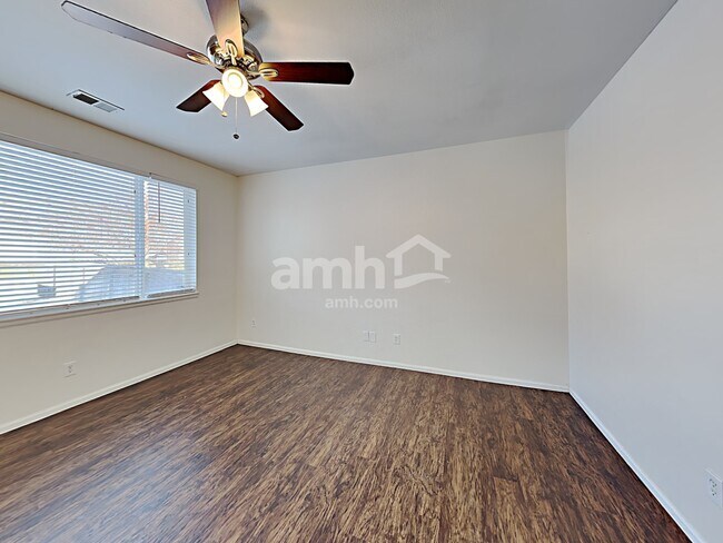 Foto del edificio - 411 Grey Swallow Street