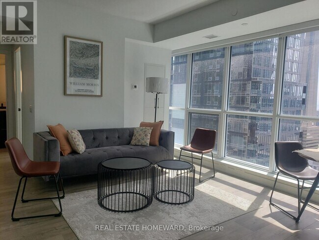 Building Photo - 327 King St W