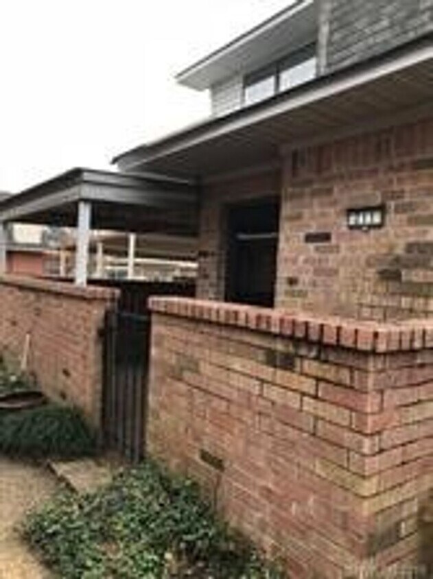 Primary Photo - Cute 2 bedroom / 2 bath Condo with WASHER ...