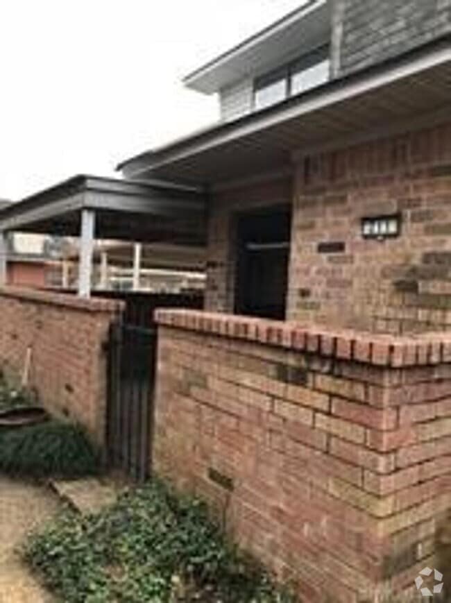 Building Photo - 3634 Greenacres