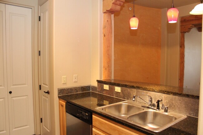 Foto del edificio - The Alameda Compound - Luxury 2 Bdr on 3rd...