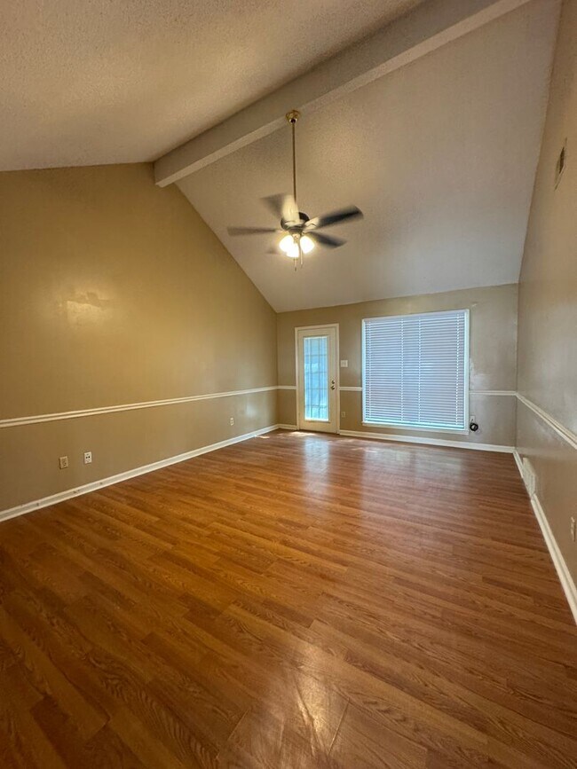 Building Photo - Charming 2 Bedroom 1 Bath | Cordova