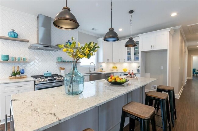 Building Photo - 202 Haygood Ave SE