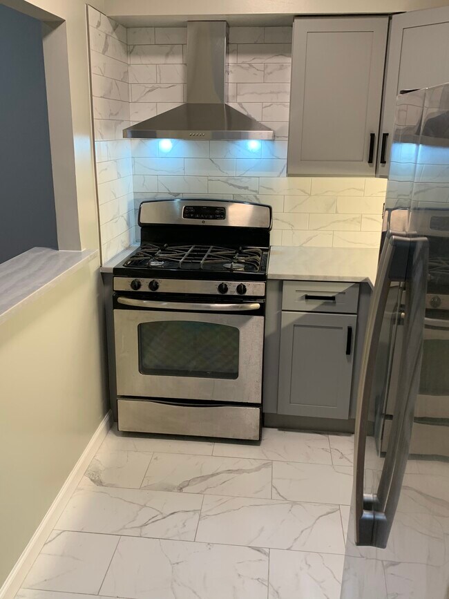 Kitchen - 377 Cumberland St