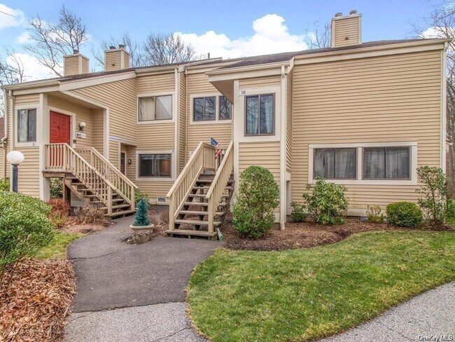 Building Photo - 136 Stonemeadow Dr
