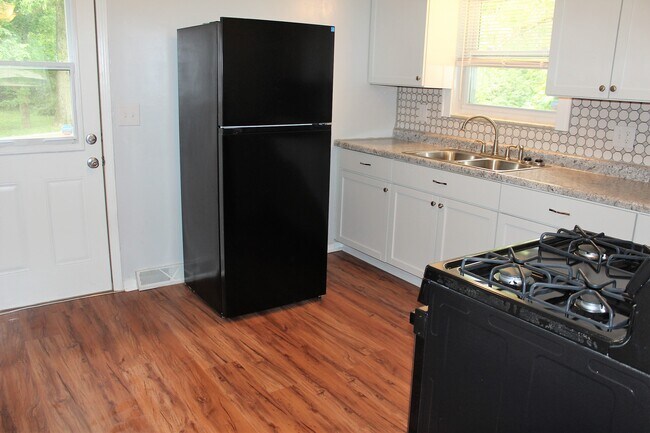 New appliances - 131 W Pinewood Dr