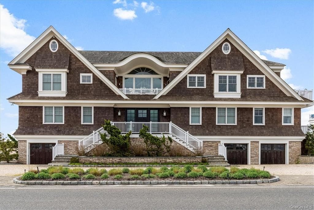Primary Photo - 743 Dune Rd