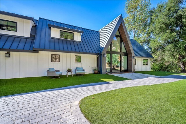 Foto del edificio - 24301 Sylvan Glen Rd