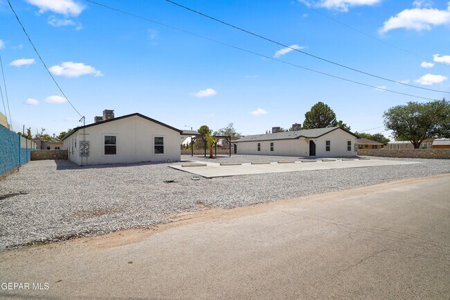 Building Photo - 11721 Valle Del Paseo Dr
