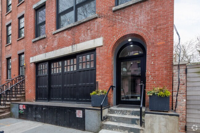 Entrance - 118 State St