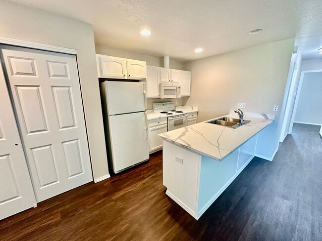 Building Photo - 3130 Meadow Glen Ln