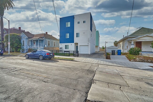 Building Photo - 1129 S Harvard Blvd