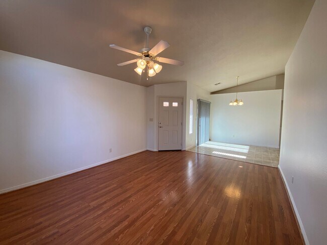 Building Photo - ADORABLE HOUSE FOR RENT IN HURRICANE