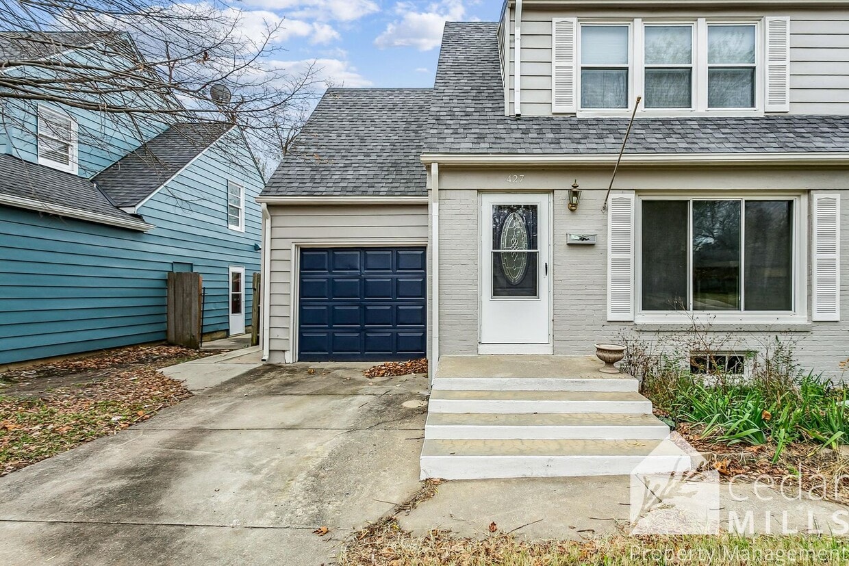 Foto principal - Large bi-level duplex in College Hill