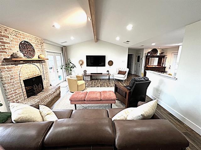 Building Photo - 303 E 6th St