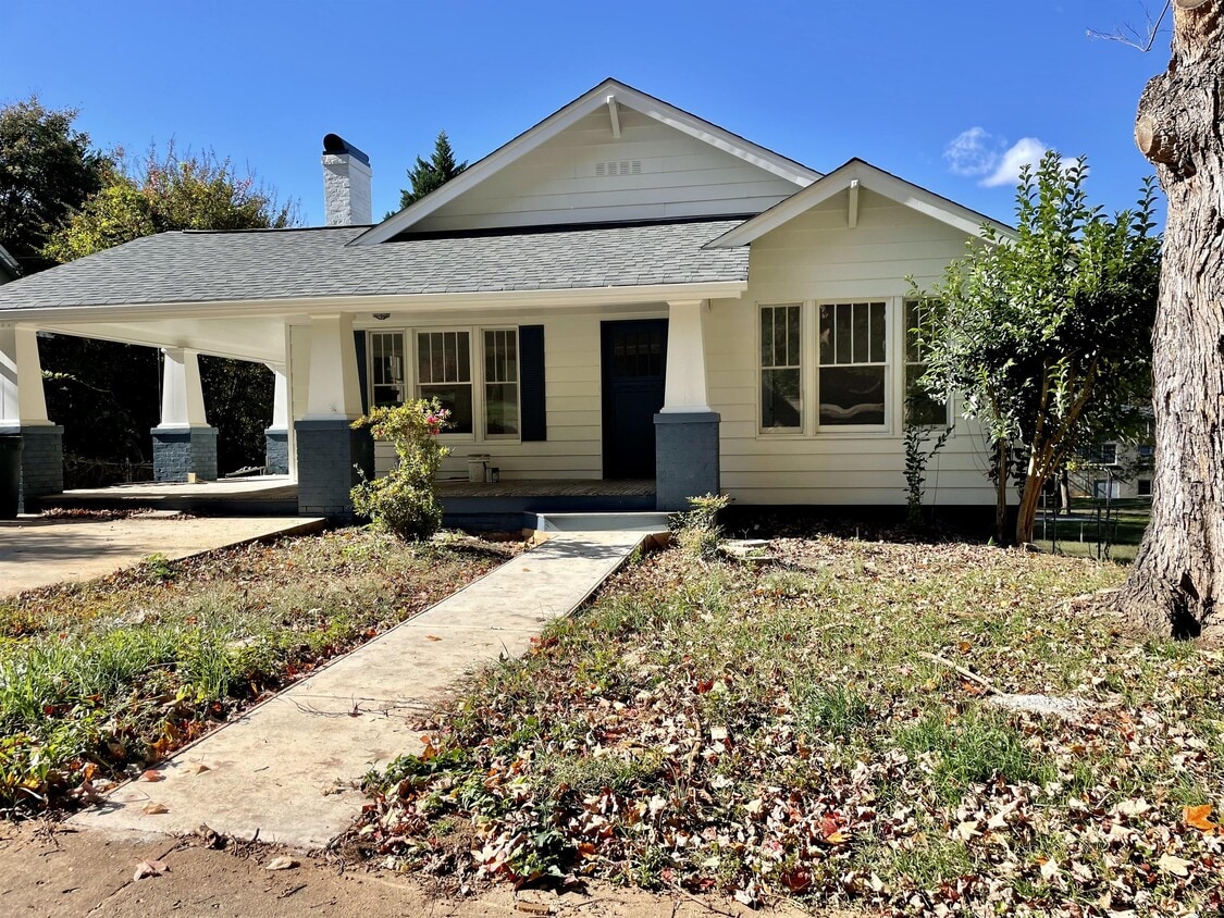 305 E Concord St, NC 28655 House Rental in NC