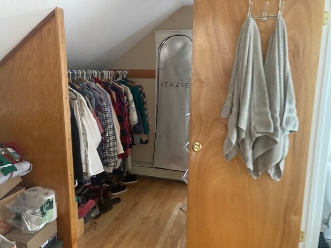 Building Photo - 54 Lewis Ave