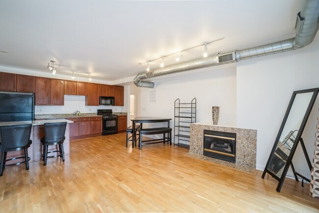 Building Photo - 4537 S Drexel Blvd