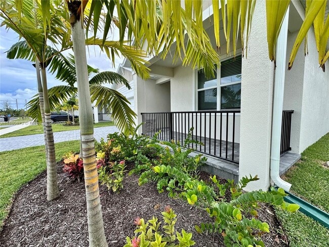 Foto del edificio - 9035 Dahlia Cir
