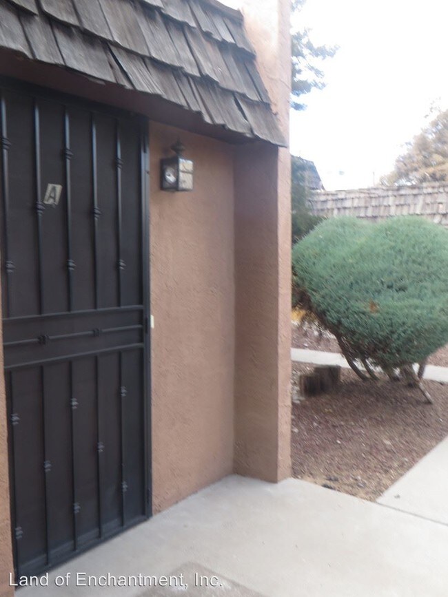 Foto del edificio - 8333 Comanche Rd NE
