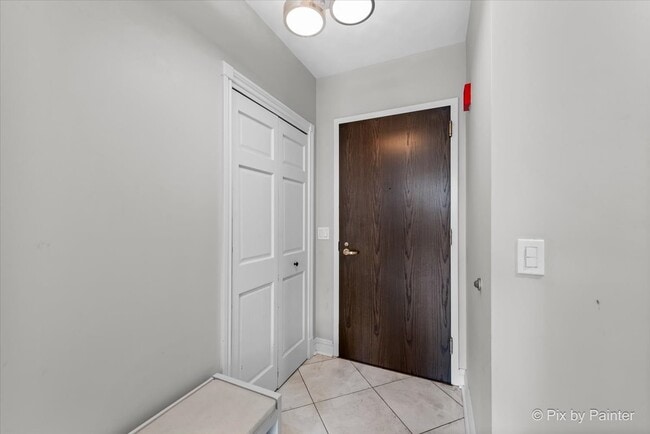 Foto del edificio - 737 W Washington Blvd