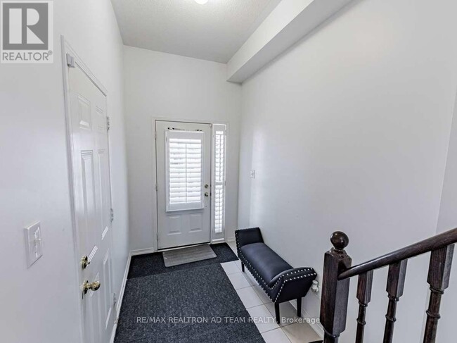 Photo du bâtiment - 437 Rossland Rd E