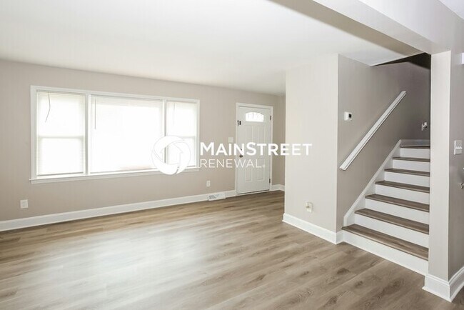 Building Photo - 4 Bedroom Pet-Friendly Home in Charlotte, NC with Main Street Renewal