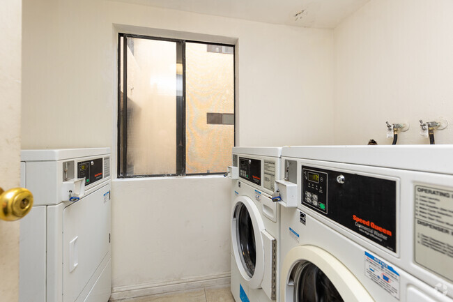 Laundry Room - 432 S Normandie Ave