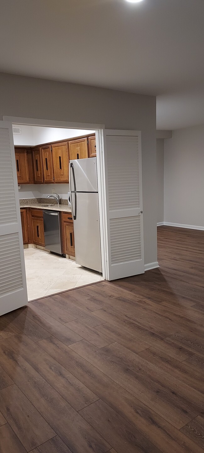 Apartment layout w kitchen entrance - 11 Cross Keys Rd