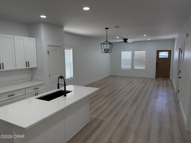 Building Photo - 2512 N Bonita Ave