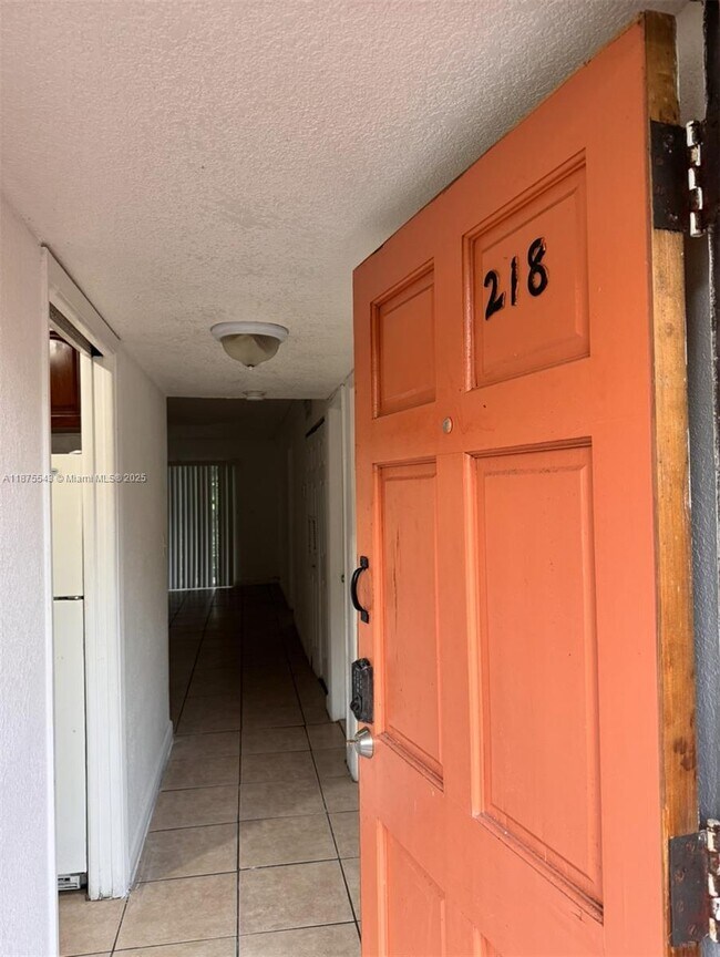 Foto del edificio - 20520 NW 15th Ave