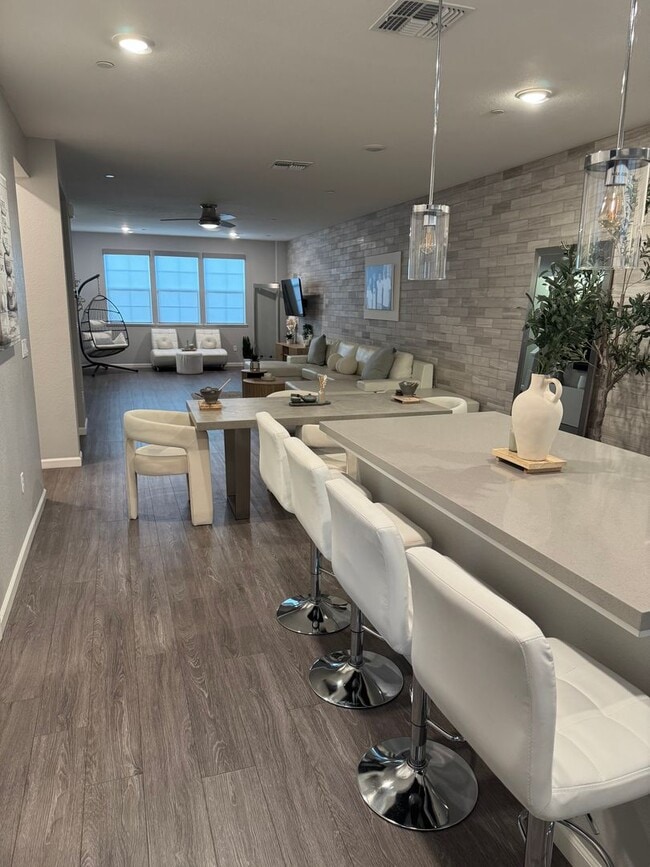 Foto del edificio - 4 Bed 3 Bath 2 Car Garage